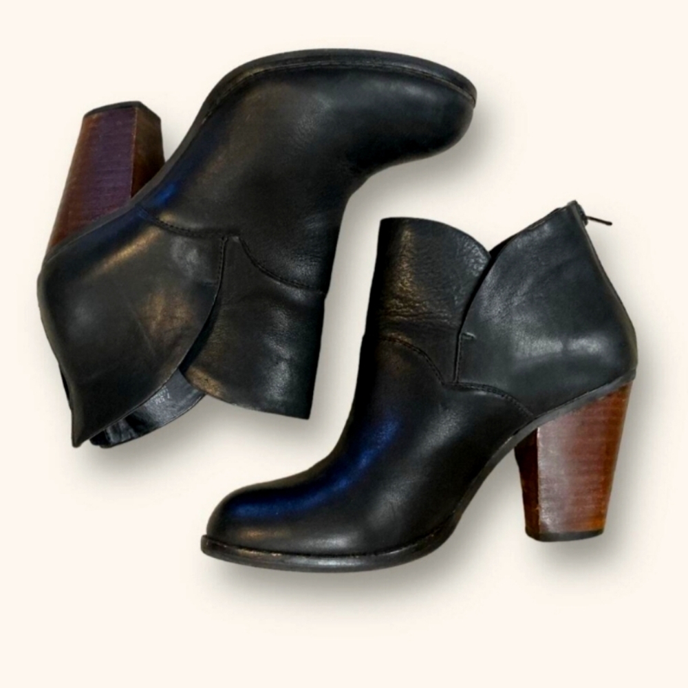 Gianni Bini leather ankle boots